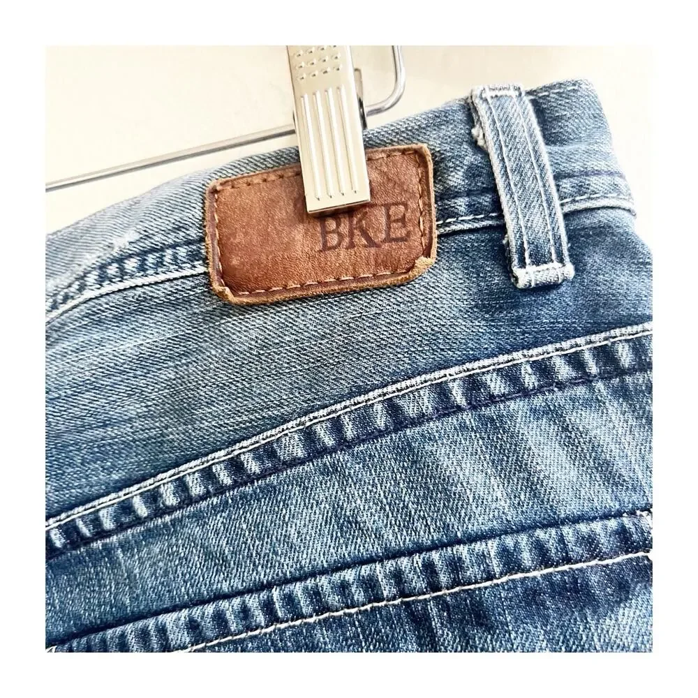 BKE Derek Jeans Mens 35 X 32 Distressed Thick Stitch Whiskered Cowboy Rodeo EUC